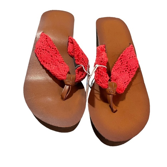 NWT Sun and Sky brown red eyelet wedge sandals size 5-6 - Picture 3 of 3